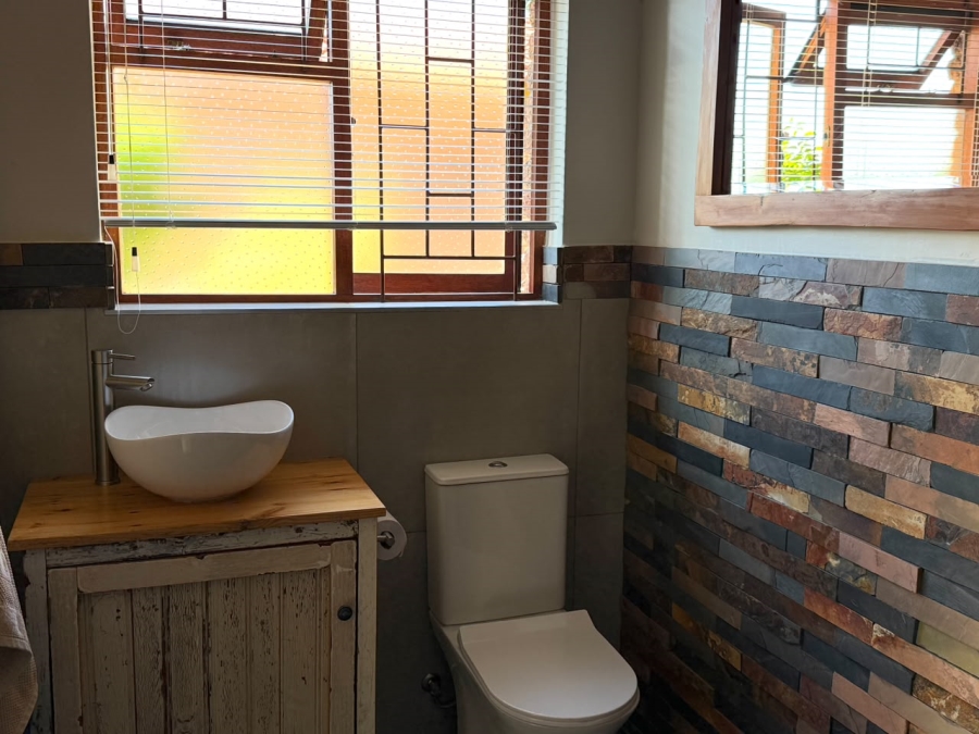 4 Bedroom Property for Sale in Fraaiuitsig Western Cape
